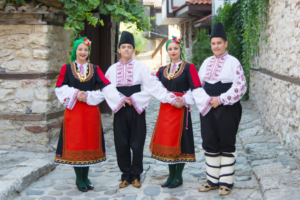Tradiční bulharskí tanečníci