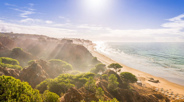 Pláž Falesia, Algarve, Portugalsko