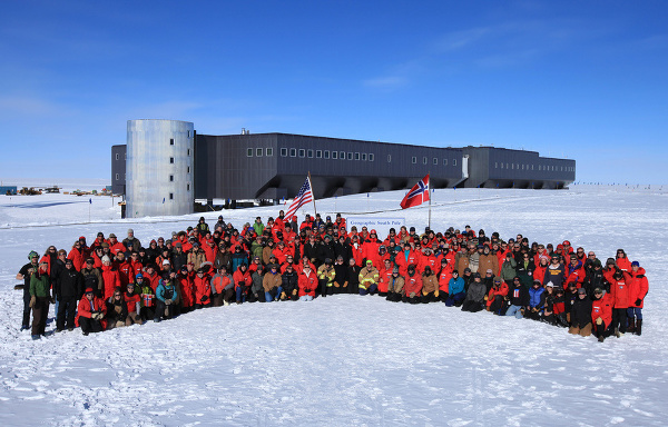 Zamestnanci výskumnej stanice Amundsen-Scott