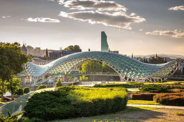 Most mieru, Tbilisi, Gruzínsko