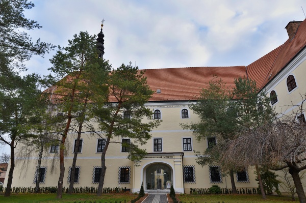 Budova Západoslovenského múzea v