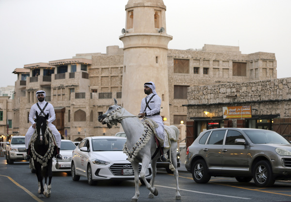 Katarská polícia na trhu