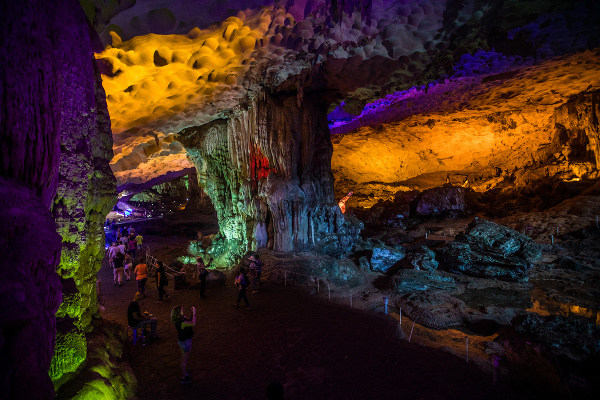 Jaskyňa prekvapení v Halong
