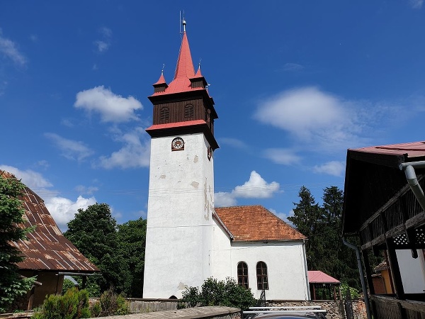 Zrekonštruovaný stredoveký kostol v