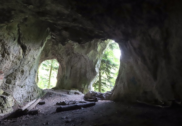Dve jaskyne v Banskej