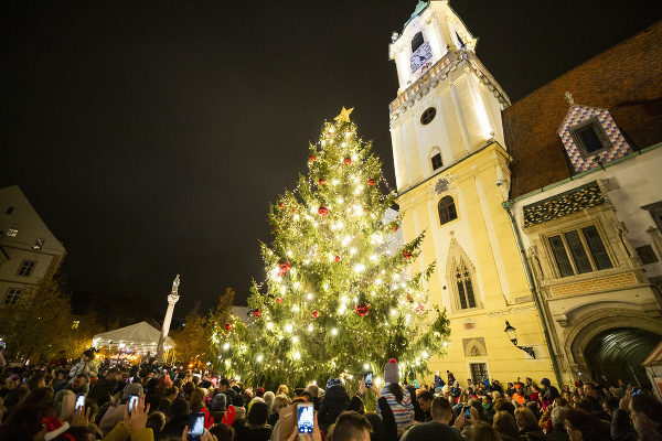 Vianočné trhy v centre Bratislavy