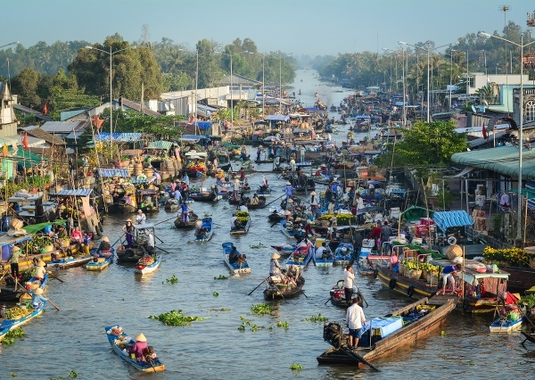 Plávajúce trhy na rieke