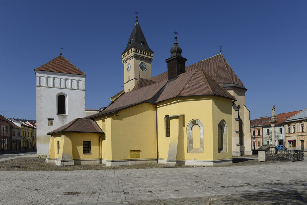 Historické centrum Sabinova. Vľavo