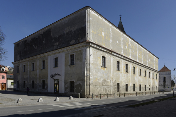 Budova bývalého piaristického kláštora