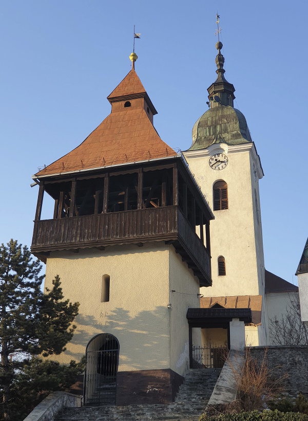 Evanjelický kostol so zvonicou