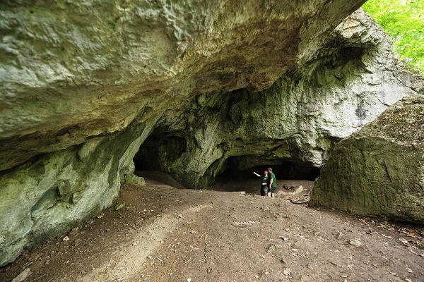 Jaskyňa Deravá skala v