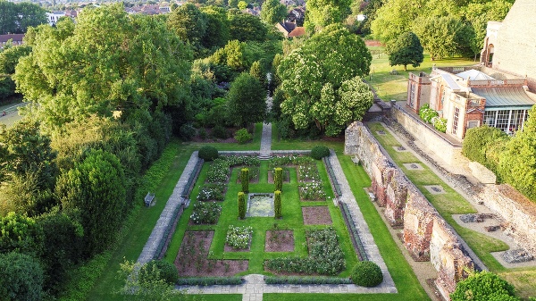 © English Heritage