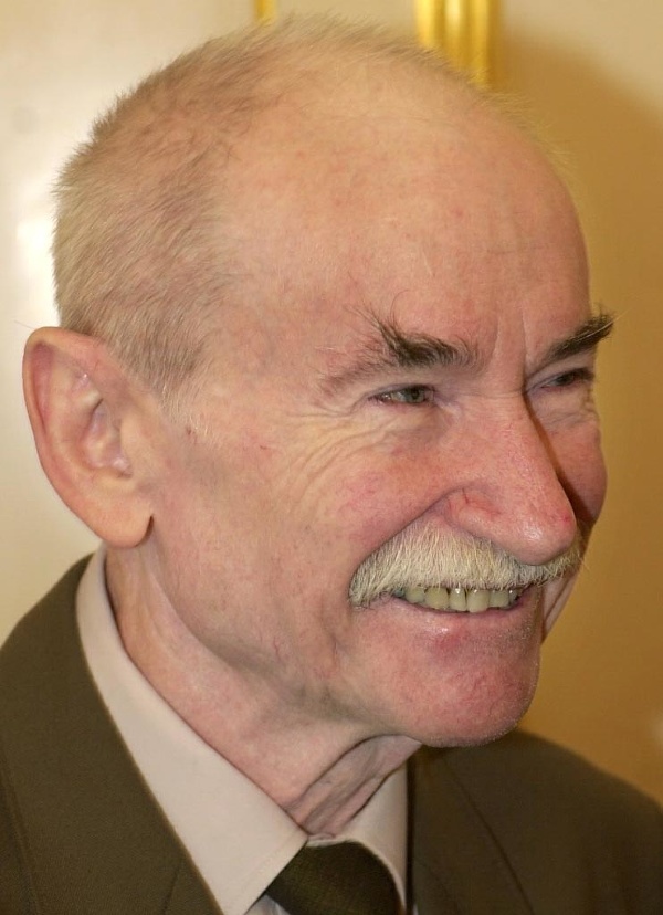 Slovenský sochár Ján Kulich na archívnej snímke zo 16. januára 2001.