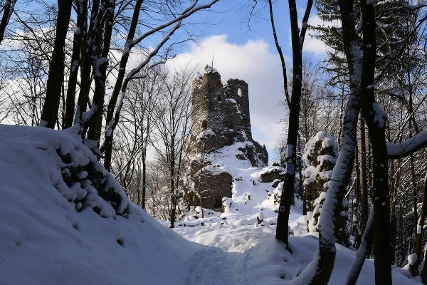 Zrúcanina Starého hradu nad
