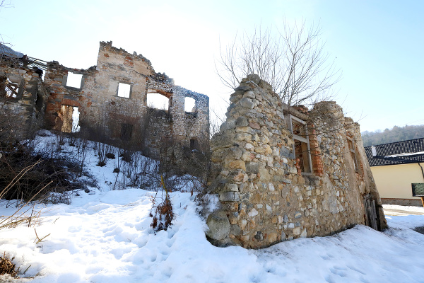 Zrúcanina Dúbravického hradu 