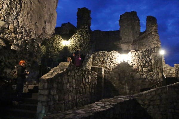Nočný hrad Strečno