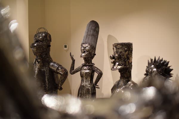 Galerie ocelových figurín