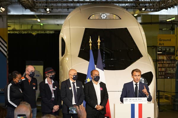 Macron predstavil nový model