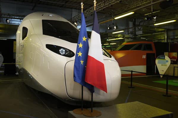 Macron predstavil nový model