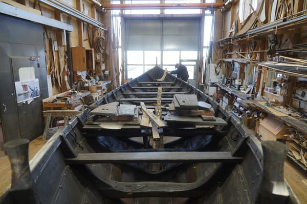 Drevený čln zhotovený tradičnou