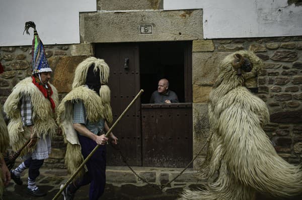 OBRAZOM: Pyrenejský karneval Joaldunak