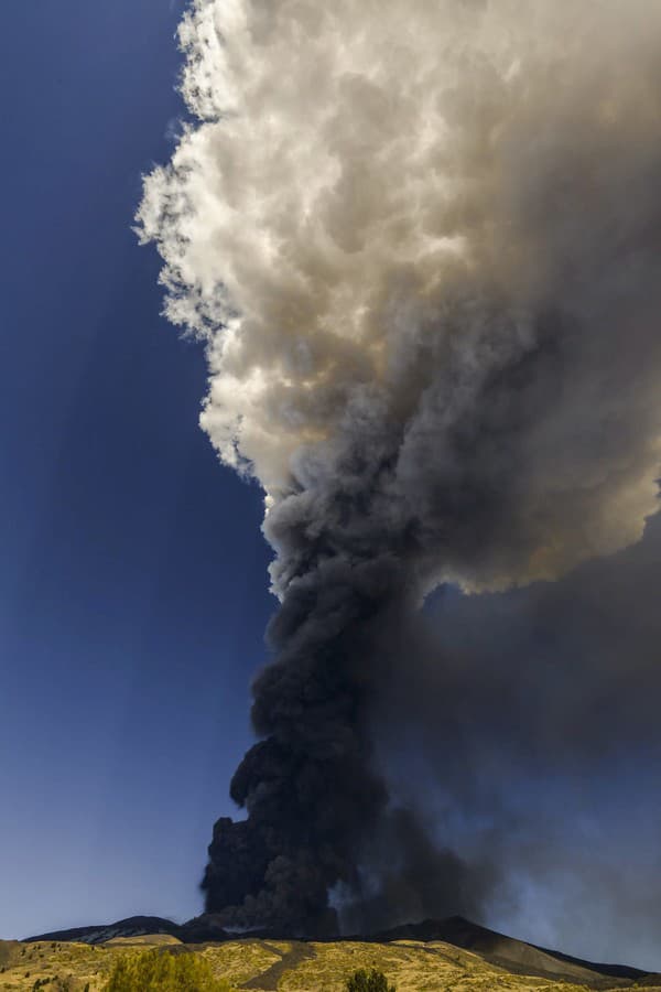 Sopka Etna sa opäť