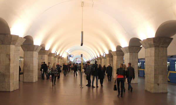 Stanice kyjevského metra patria