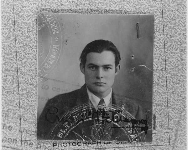 Hemingwayov pas, vydaný v