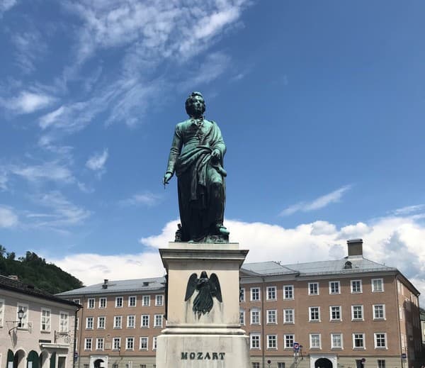 Mozartov pamätník v Salzburgu