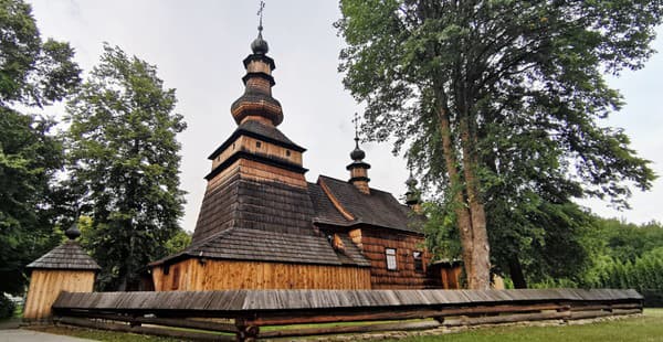 Drevené kostolíky v haličskej