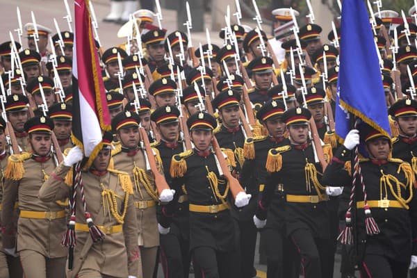 Vojaci egyptskej armády pochodujú