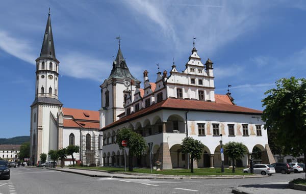 Bazilika sv. Jakuba a radnica