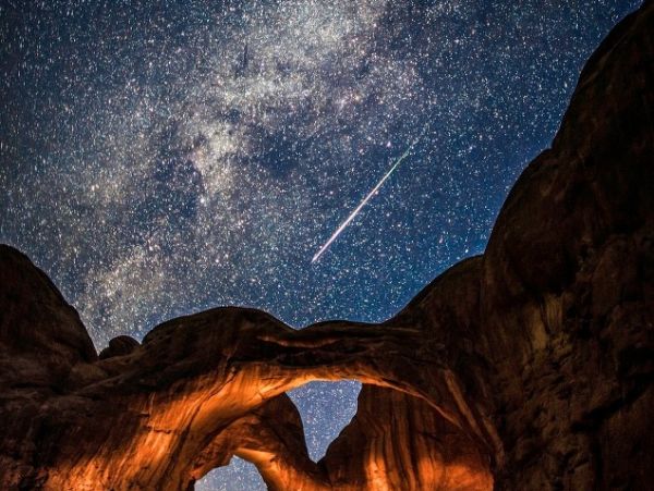 Úžasné nočné divadlo