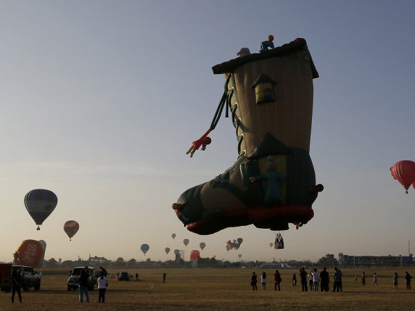 Filipínske nebo zaplavili zaujímavé balóny