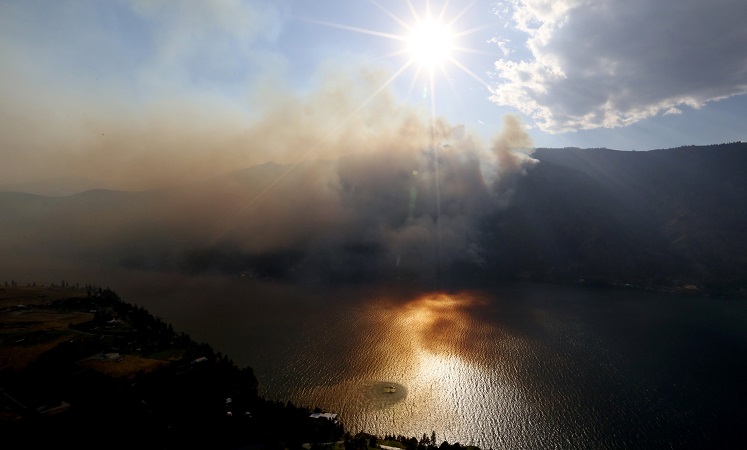 Požiar na južnej strane jazera Chelan