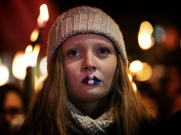 Masaker vo Francúzsku dočasne zjednotil väčšinu sveta.