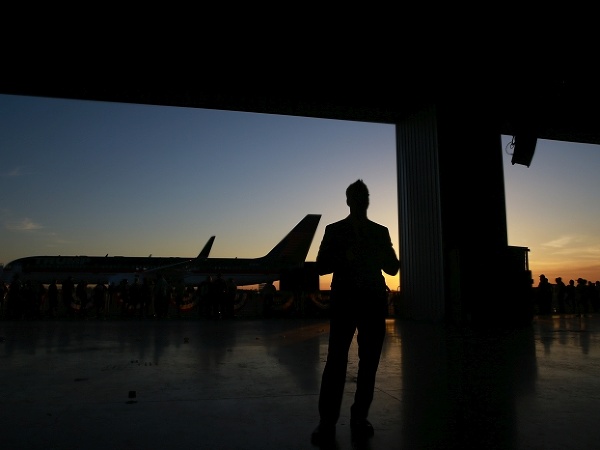 Na letisku sa stmieva