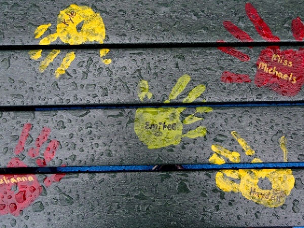 Spomienka na zosnulých učiteľov a študentov.