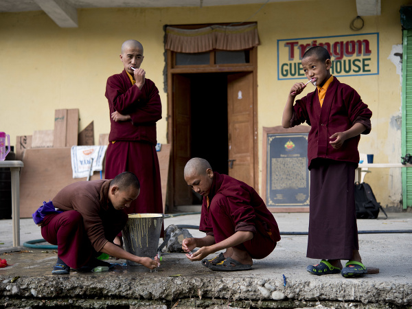 Mladí mnísi v kláštore Kongri v Indii