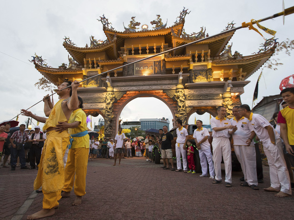 Päťdňová oslava Deviatich cisárskych bohov v Číne