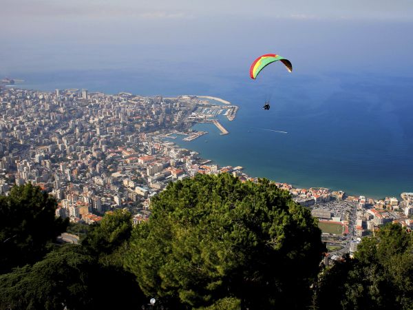 Klzák nad pobrežným mestom Jounieh