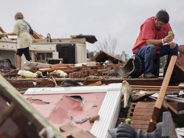 Amerikou sa prehnala vlna tornád a víchric