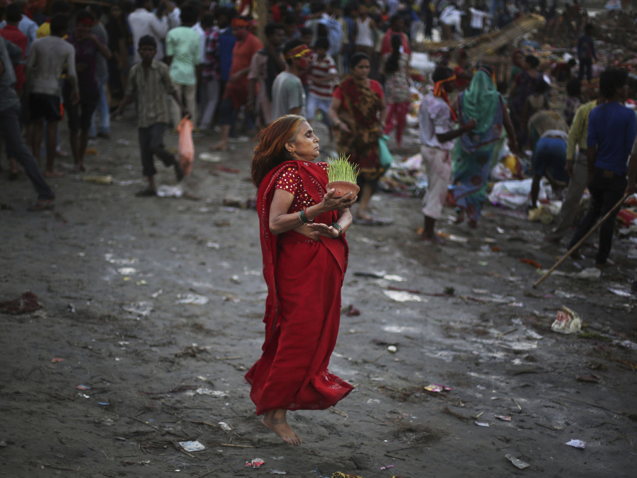 Oslavy na brehu rieky