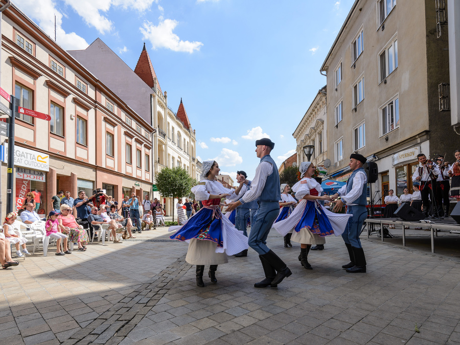 Trochu folklóru v meste