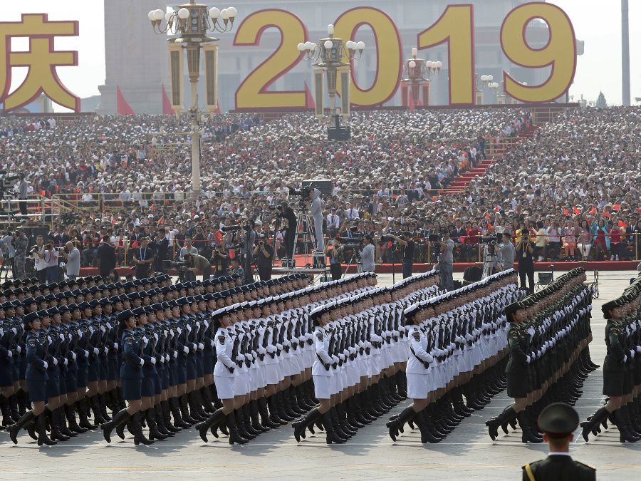 Čína oslavuje výročie vzniku