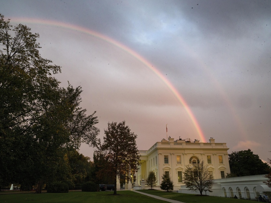 Obloha sa nám sfarbila
