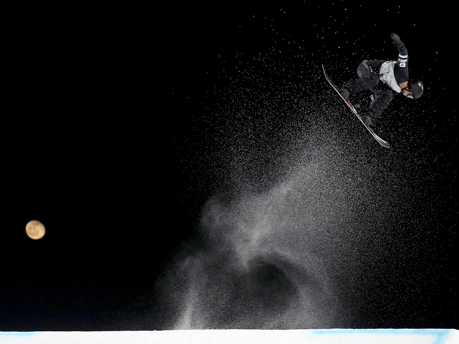 Nočný snowboarding