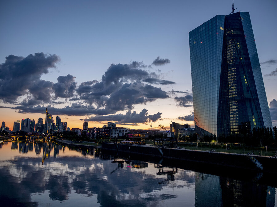 Pokojný večer pri rieke