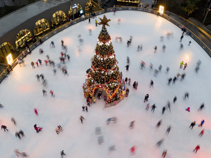  Vianočné korčuľovanie