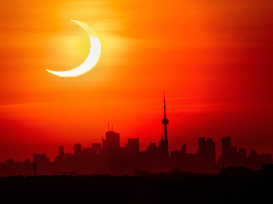 Vychádzajúce slnko nad Torontom